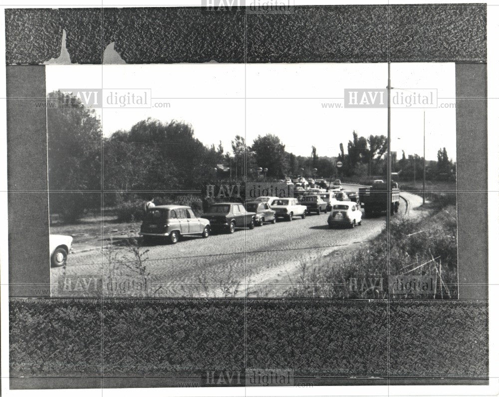 1982 Press Photo Yugoslavia Cars Queue Gas - Historic Images