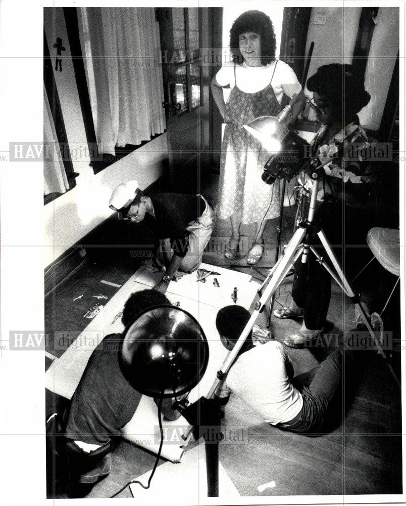 1981 Press Photo Annette Alexander Heritage House class - Historic Images