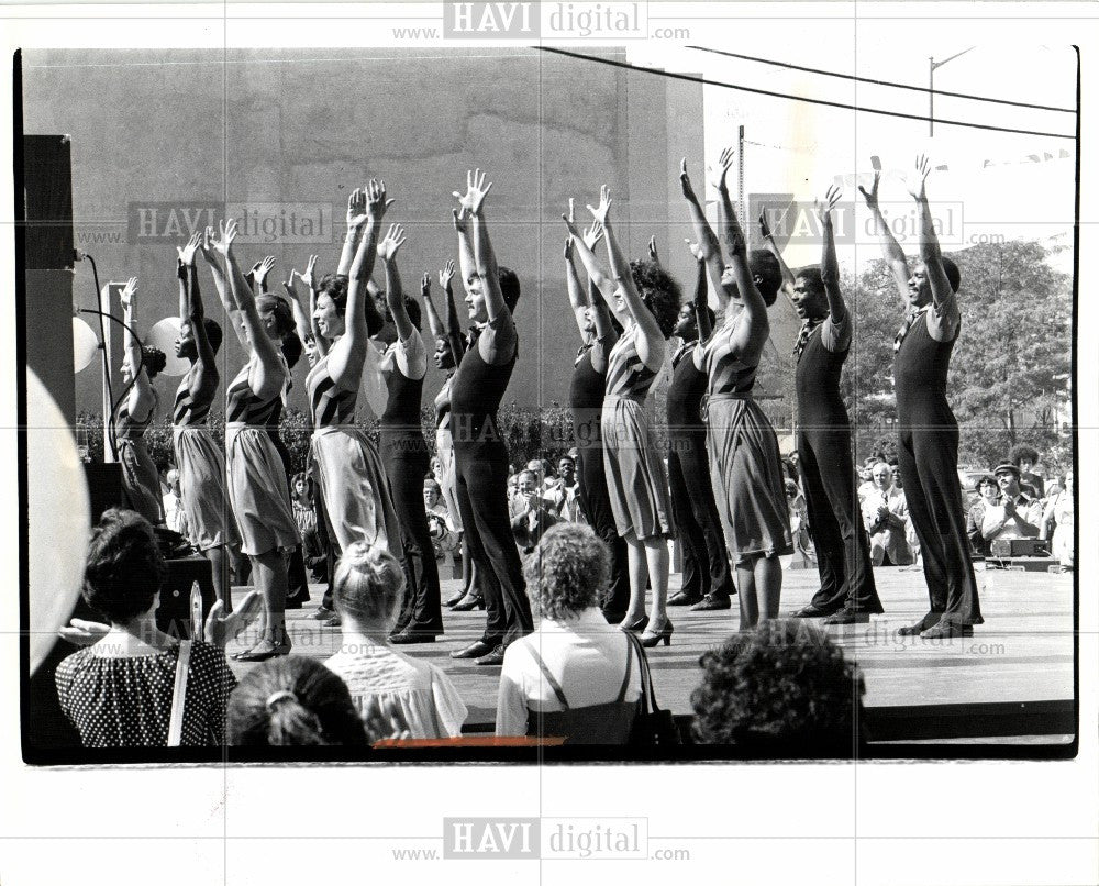 1978 Press Photo Young Detroiters New Center Fisher - Historic Images