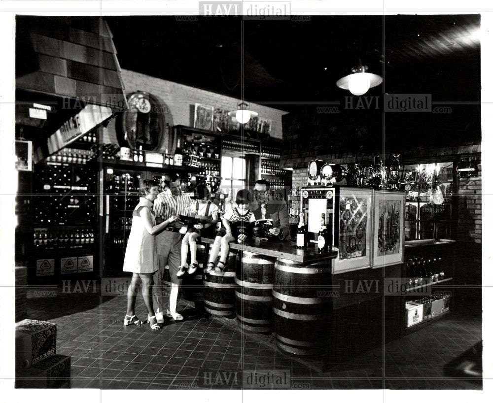 Press Photo Ye Olde Wine Haus Warner Vineyards - Historic Images