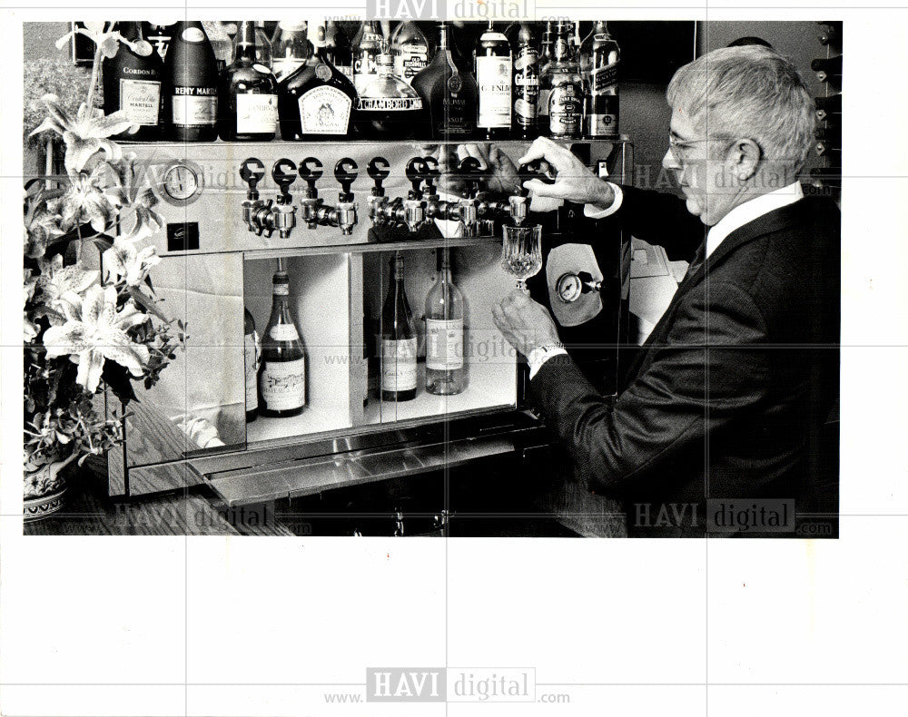 1985 Press Photo Wine and wine tasting - Historic Images