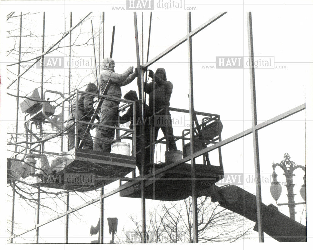 1985 Press Photo Window 1985 - Historic Images