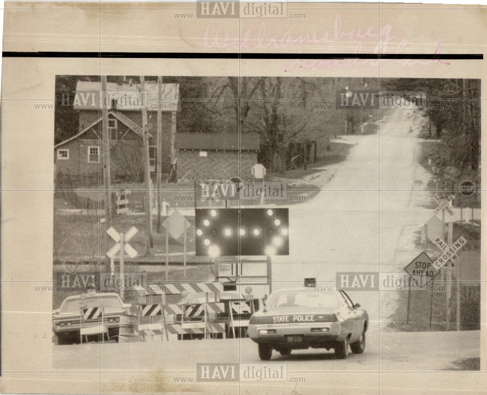 1978 Press Photo Roadblock in Williamsburg, Michigan - Historic Images