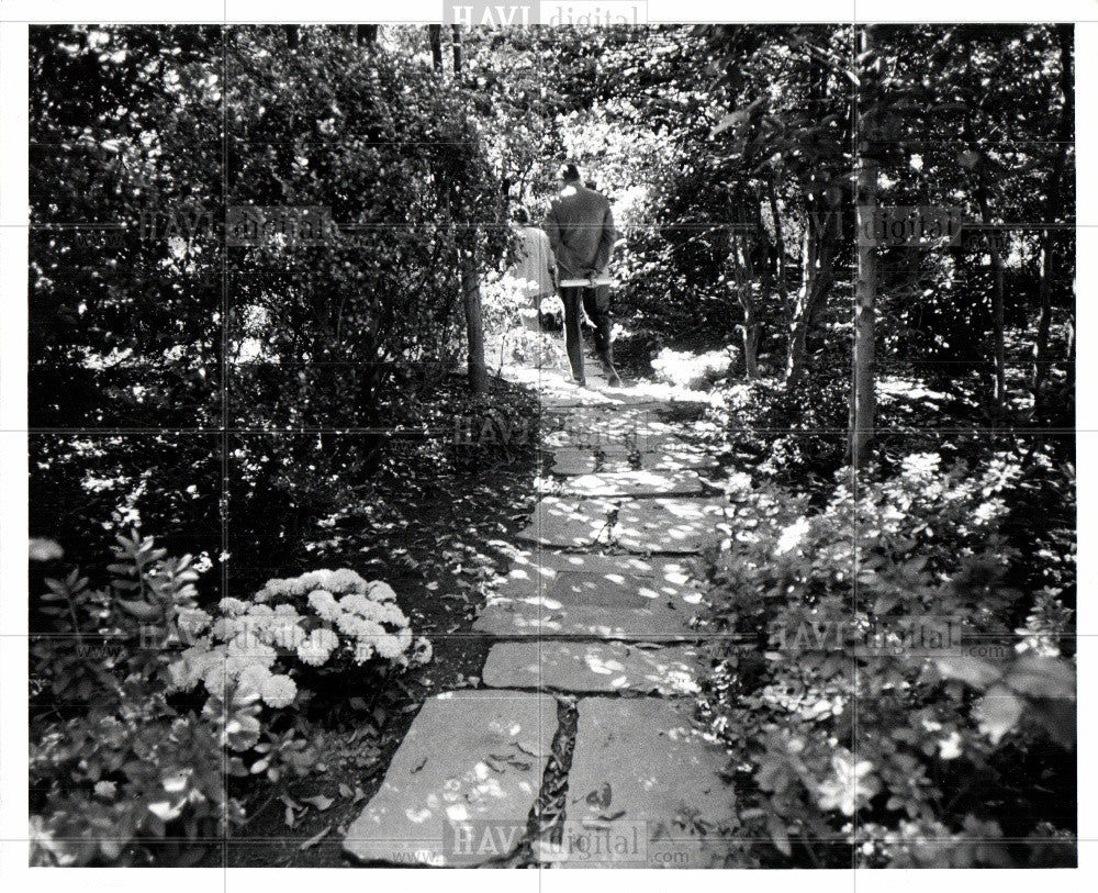 Press Photo WHITE HOUSE  SAIDENS STONE PATH - Historic Images