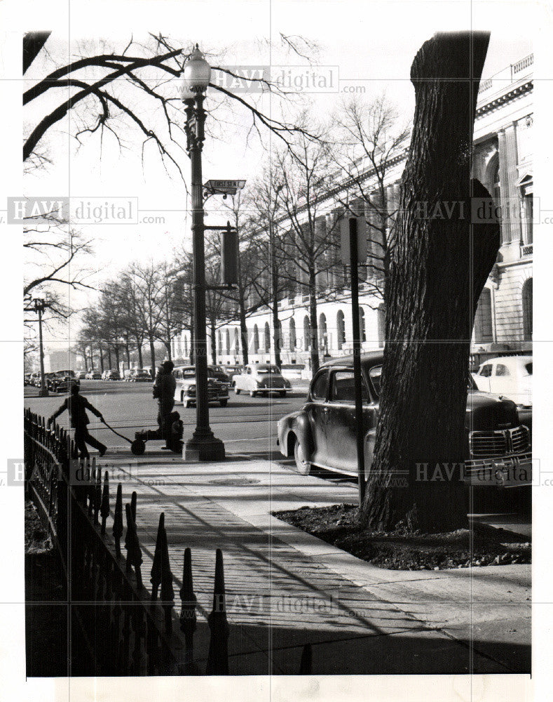 1952 Press Photo Home cast shadows, Washington - Historic Images