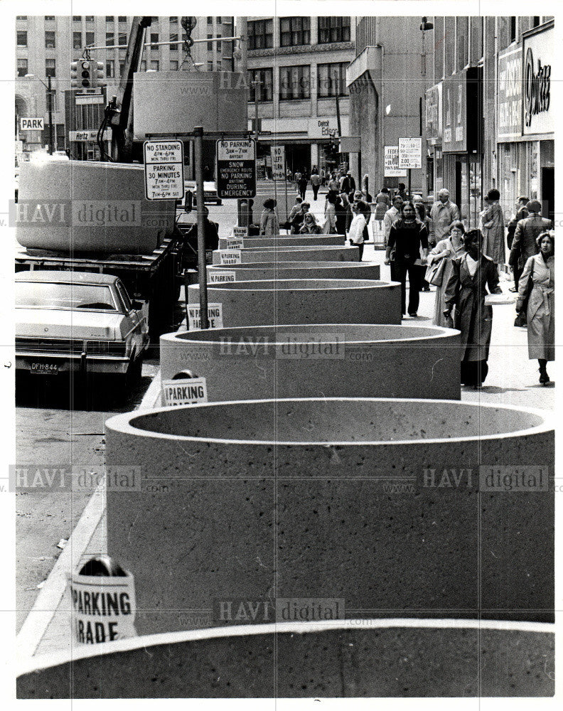 1979 Press Photo Pots Parade sign No Parking Goliath - Historic Images