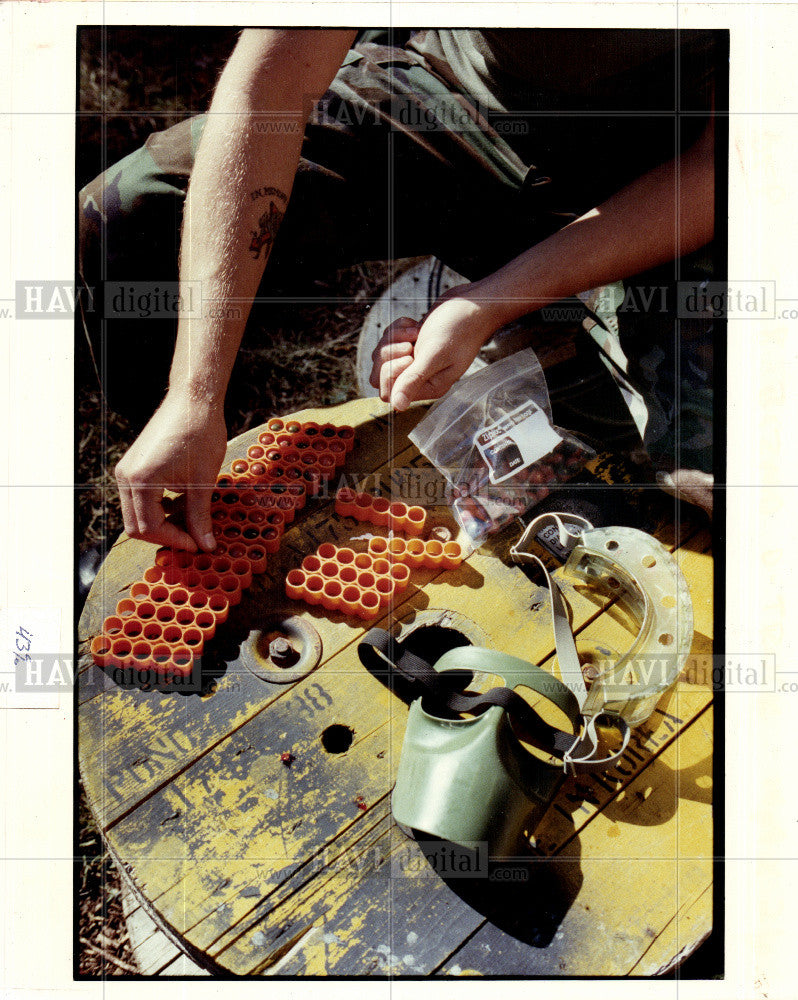 1992 Press Photo gelatin spheres War player&#39;s clip - Historic Images