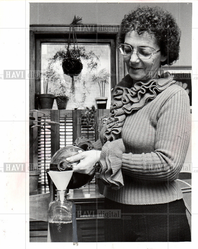 1976 Press Photo wine tasting - Historic Images