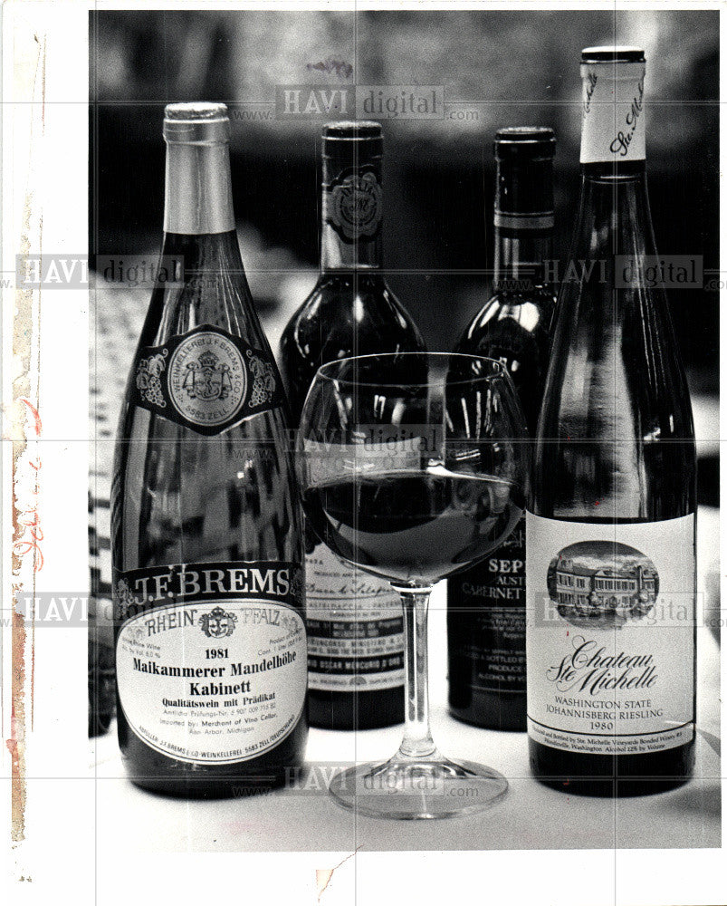 1982 Press Photo Wine for a robust meal was no mystery - Historic Images