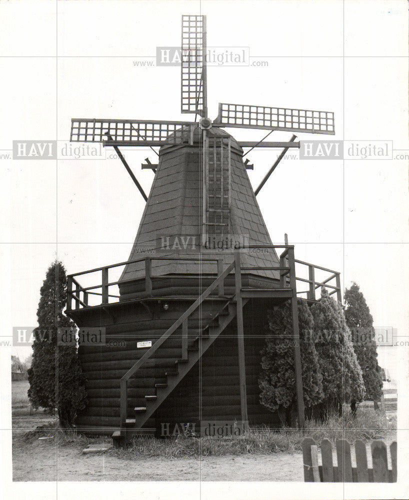 1952 Press Photo Windmilk - Historic Images