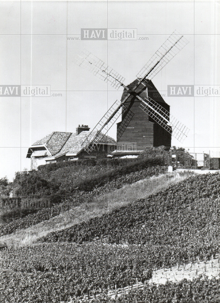 Press Photo Champagne Reims windmill - Historic Images