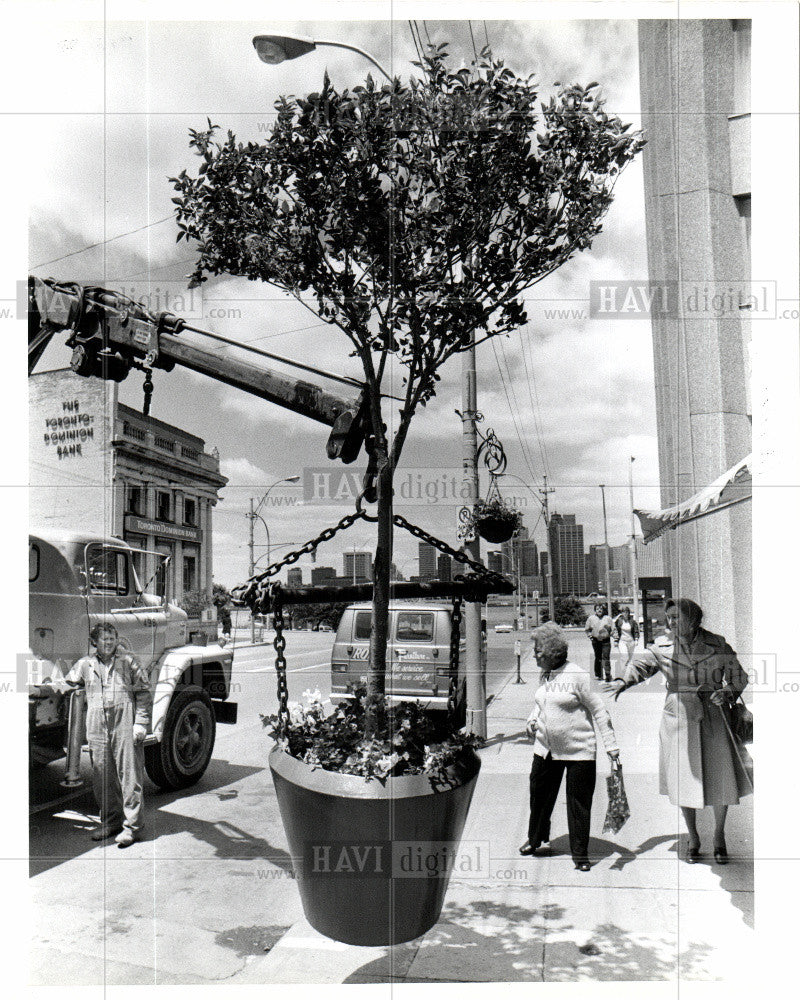 Press Photo Windsor Ontario Paul Rose Ouelette Ave - Historic Images