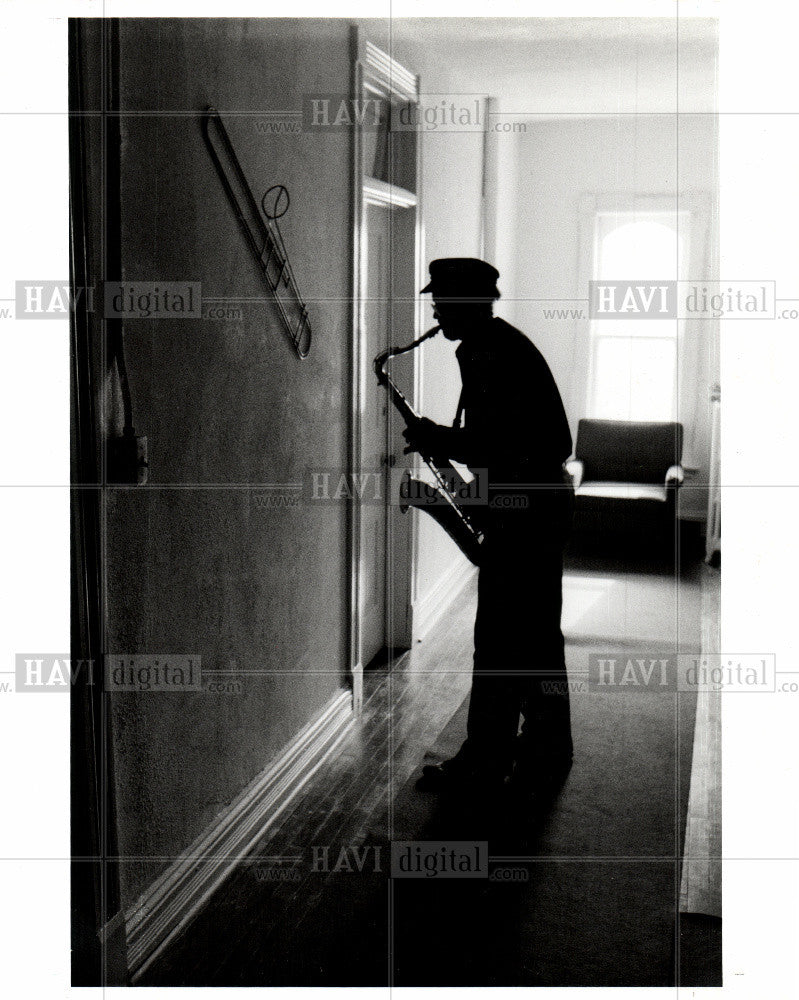 1991 Press Photo miles miller williard home saxophone - Historic Images