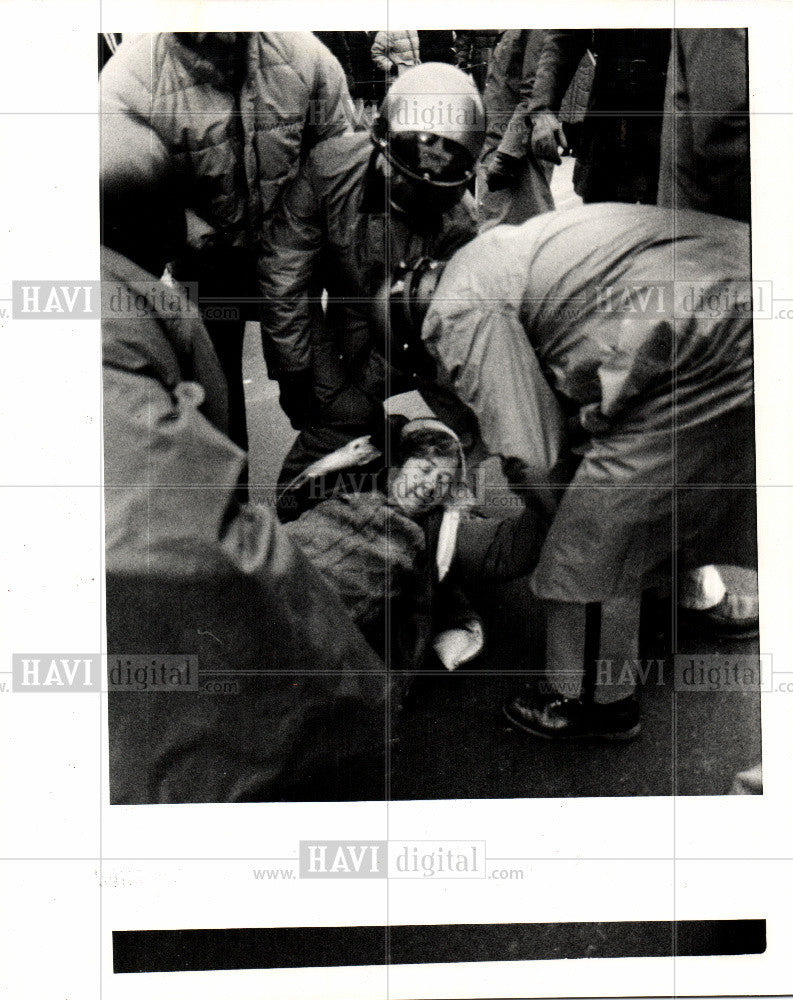 1983 Press Photo Jean Hutchinson Prisoner - Historic Images