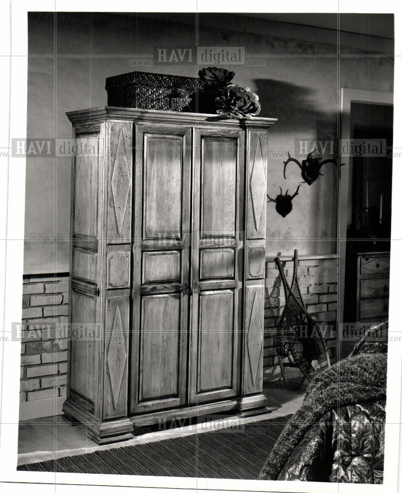 Press Photo Wardrobe Furniture - Historic Images