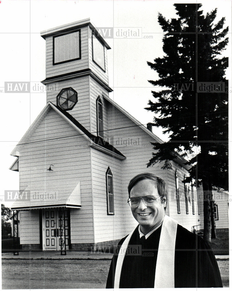 1982 Press Photo REV HAL WEEMHOFF - Historic Images