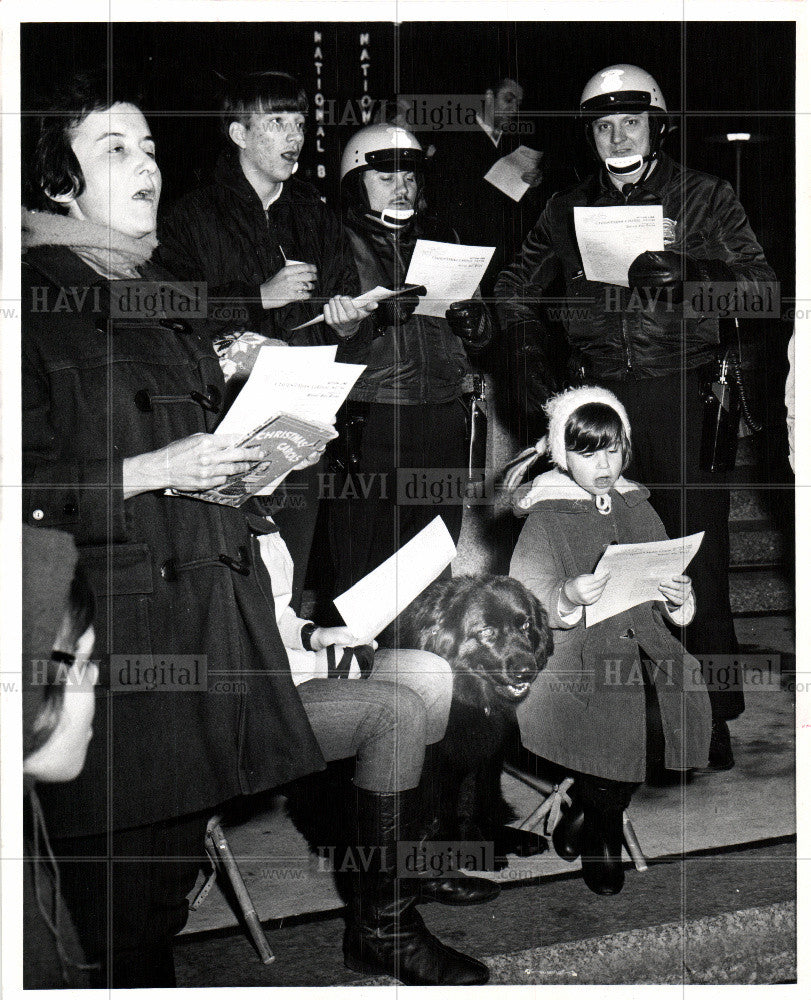 1968 Press Photo Action Line - Historic Images