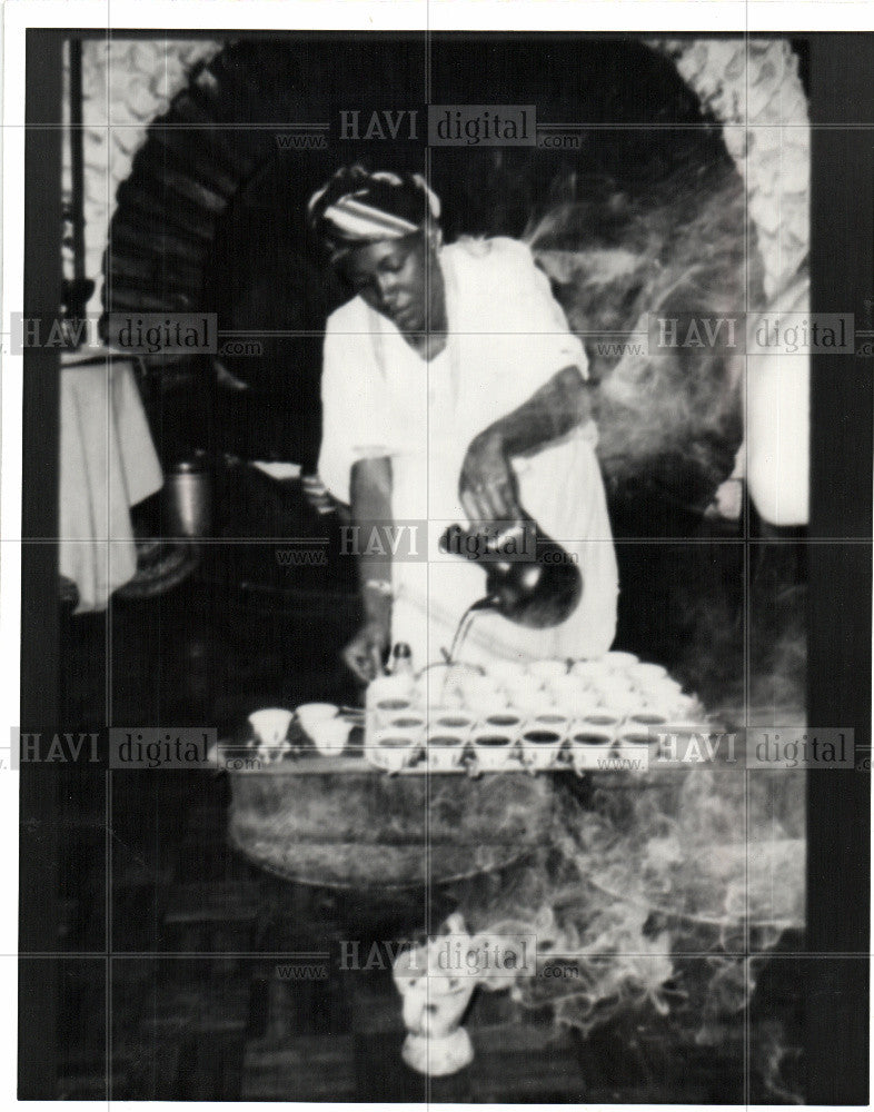 1982 Press Photo African cooking - Historic Images
