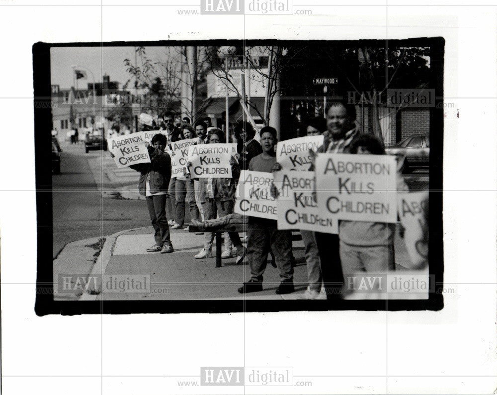 1990 Press Photo abortion protest demonstration detroit - Historic Images