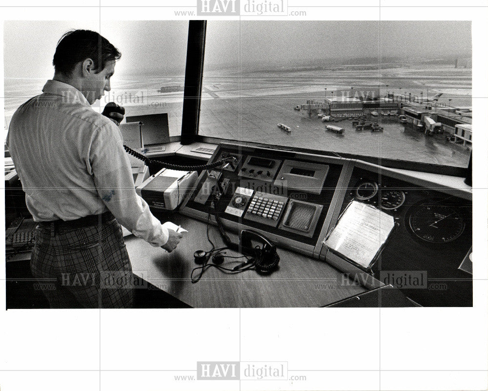 1975 Press Photo Traffic Control - Historic Images