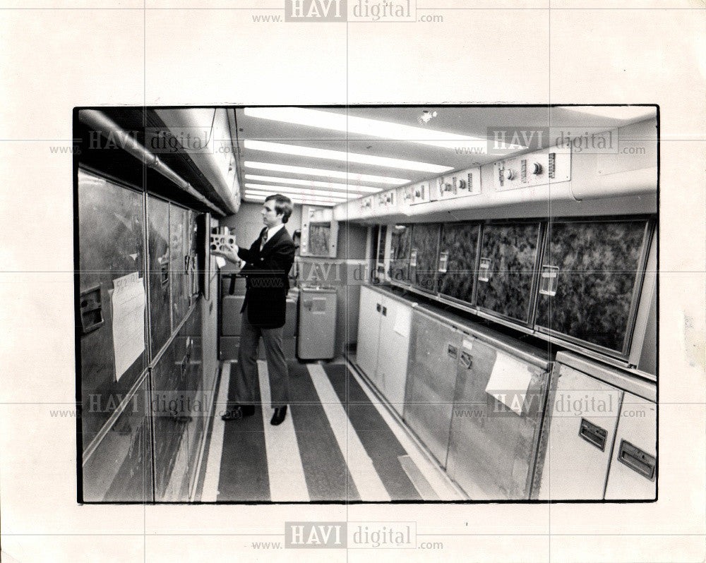 1973 Press Photo Airline Cabin Attendants - Historic Images