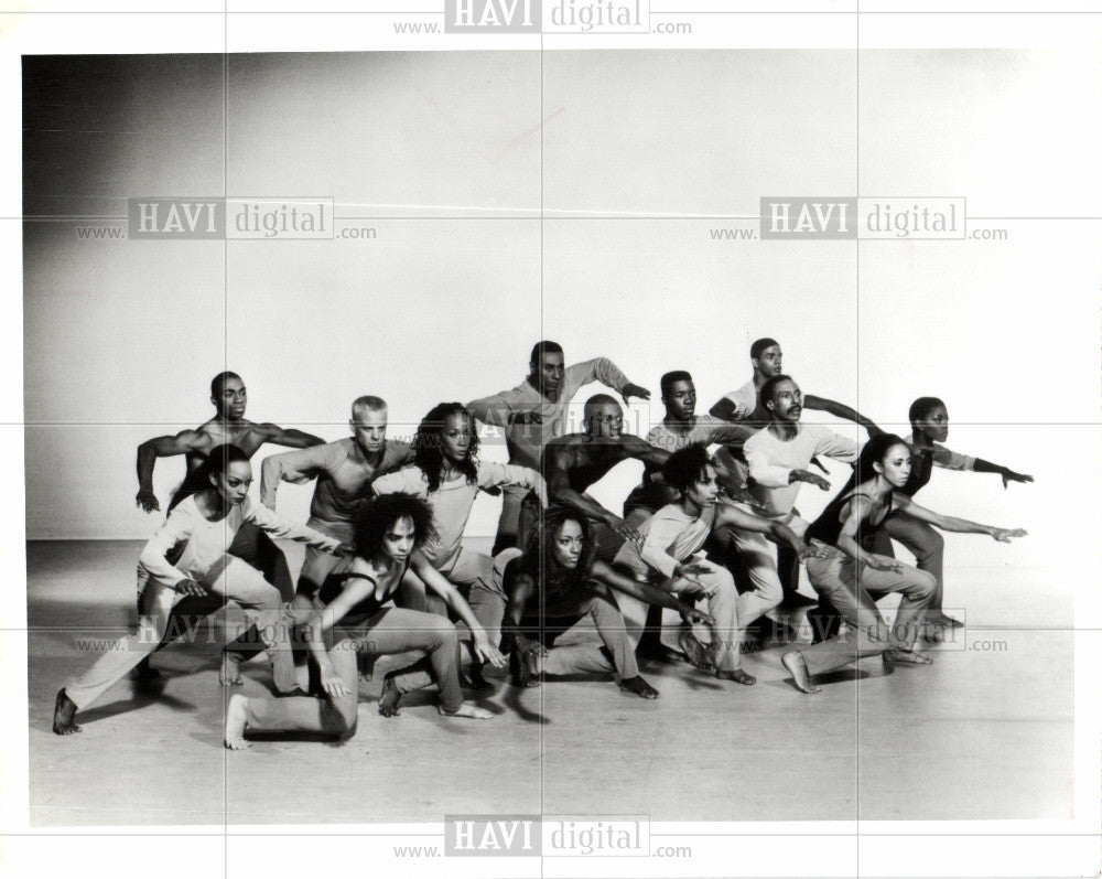 1994 Press Photo Alvin Ailey American Dance Theater - Historic Images