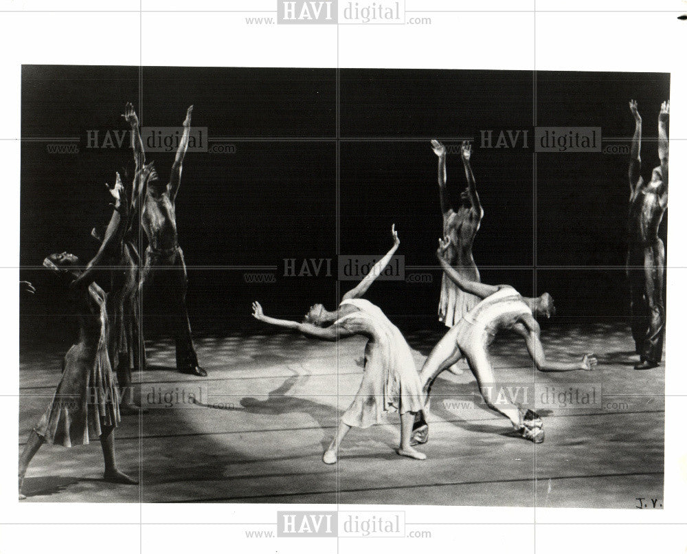 Press Photo Tjhe Company "Night Creatures" - Historic Images