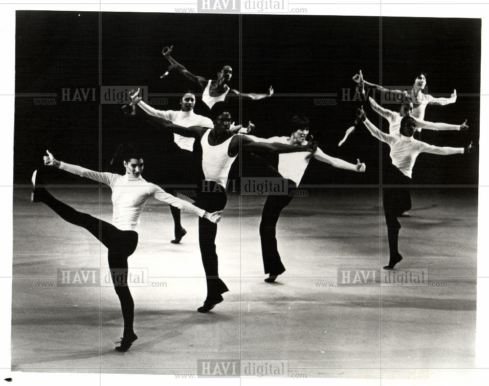 Press Photo Alvin Ailey Toccata Dance Theater - Historic Images