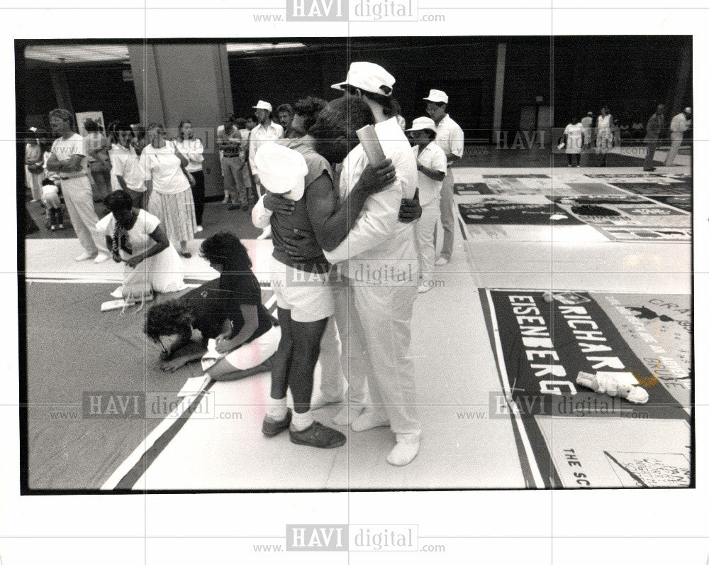 1988 Press Photo Cobo hall volunteers quit - Historic Images