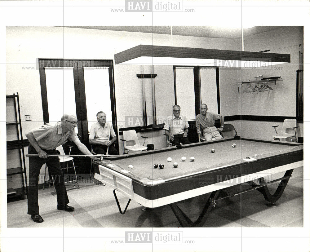 1973 Press Photo Elderly Men Senior Citizens Pool - Historic Images
