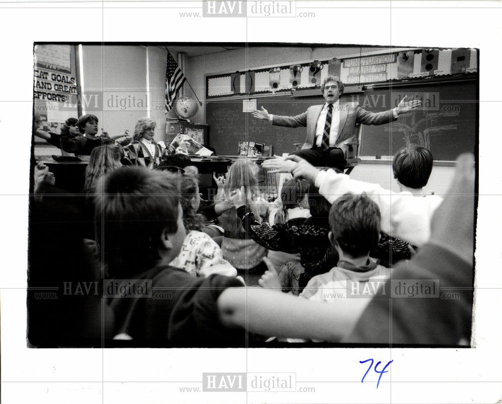 1990 Press Photo Burr Smith, AAA safety education - Historic Images