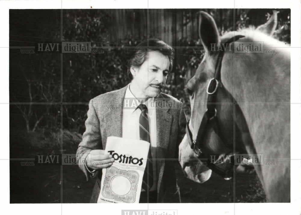 1985 Press Photo frenando escandon tostitos voice - Historic Images