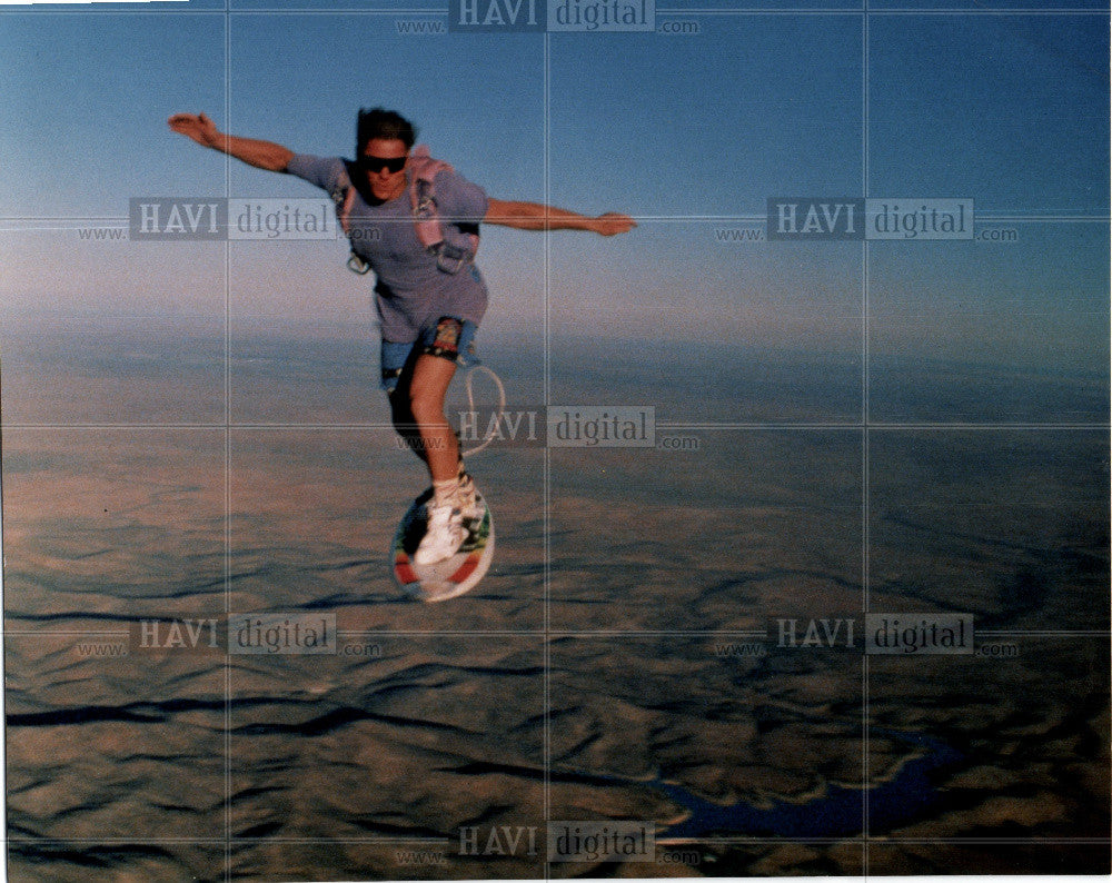 1992 Press Photo sky surfing parachutist advertising - Historic Images