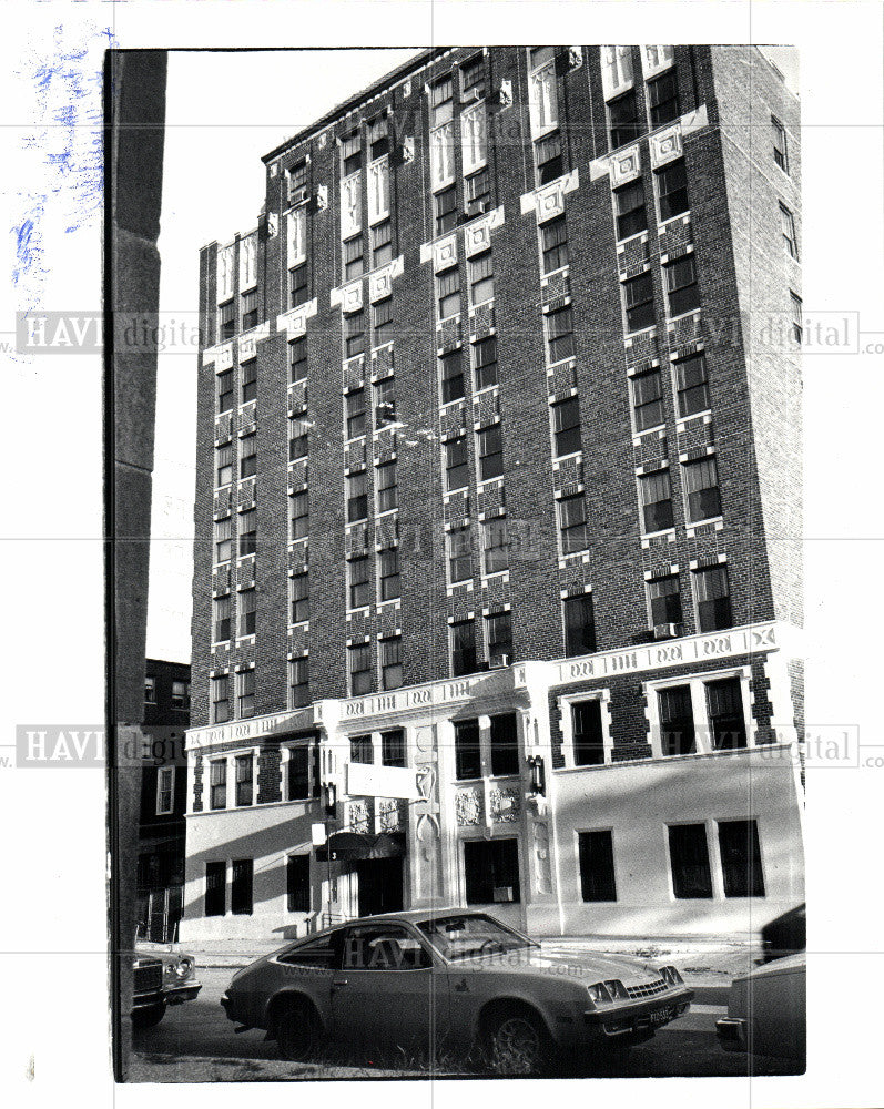 1984 Press Photo APARTMENTS BUILDING - Historic Images