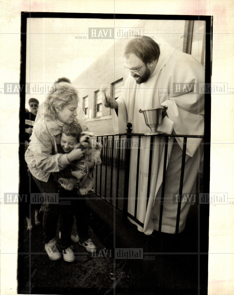 1988 Press Photo animals blessing St. Sebastian student - Historic Images