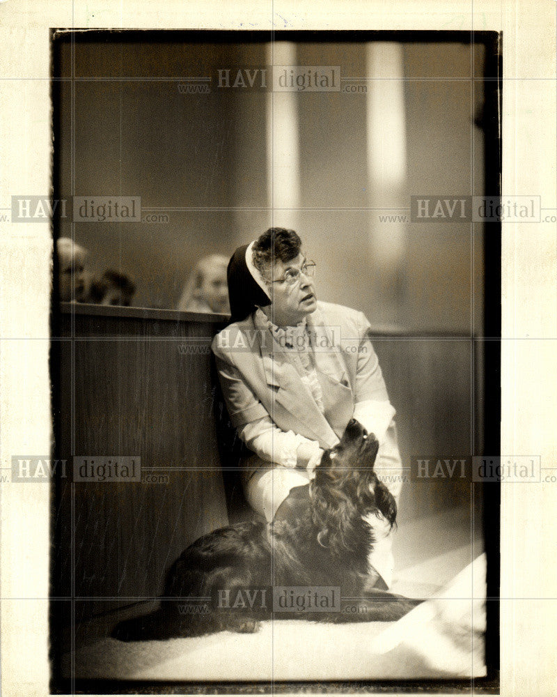 1988 Press Photo Animal blessing at St. Sebastian schoo - Historic Images