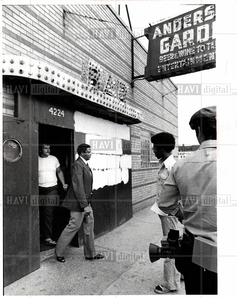 1977 Press Photo Police Hart raid Anderson&#39;s Garden - Historic Images