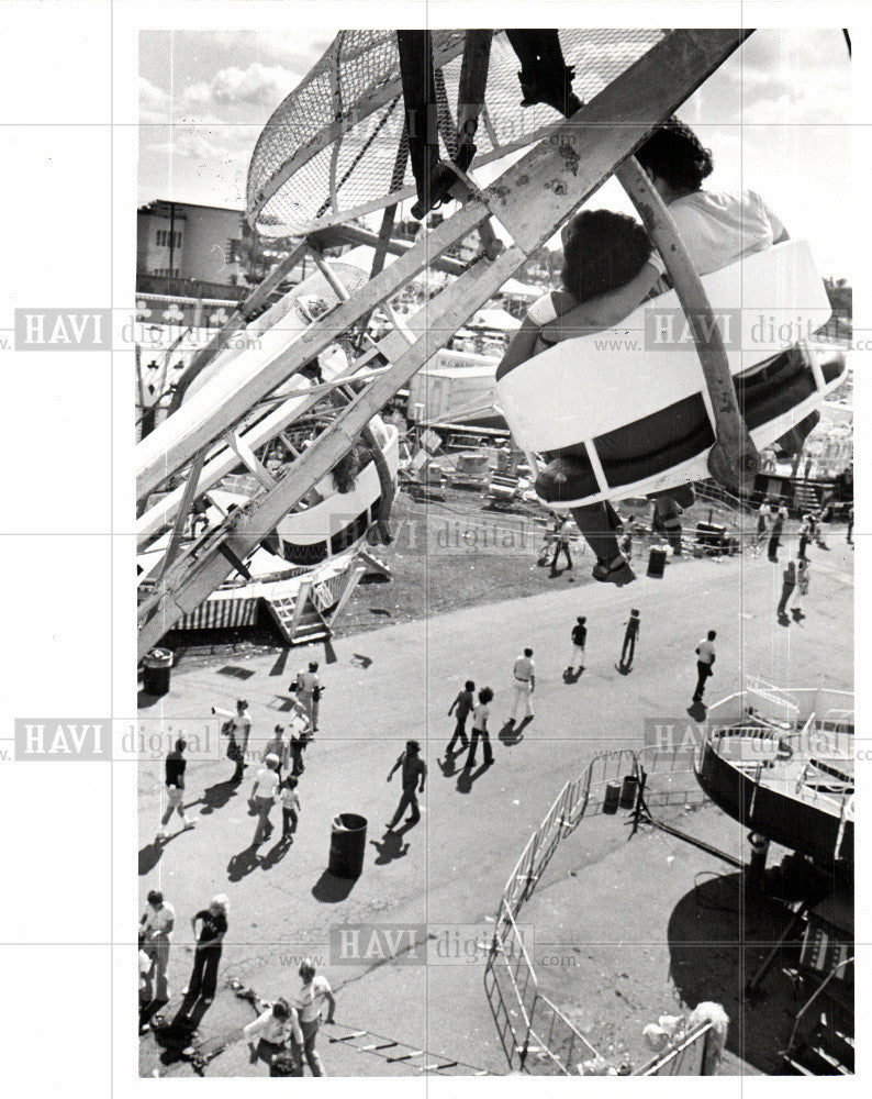 1977 Press Photo Amusement Park Ride Attraction Fair - Historic Images