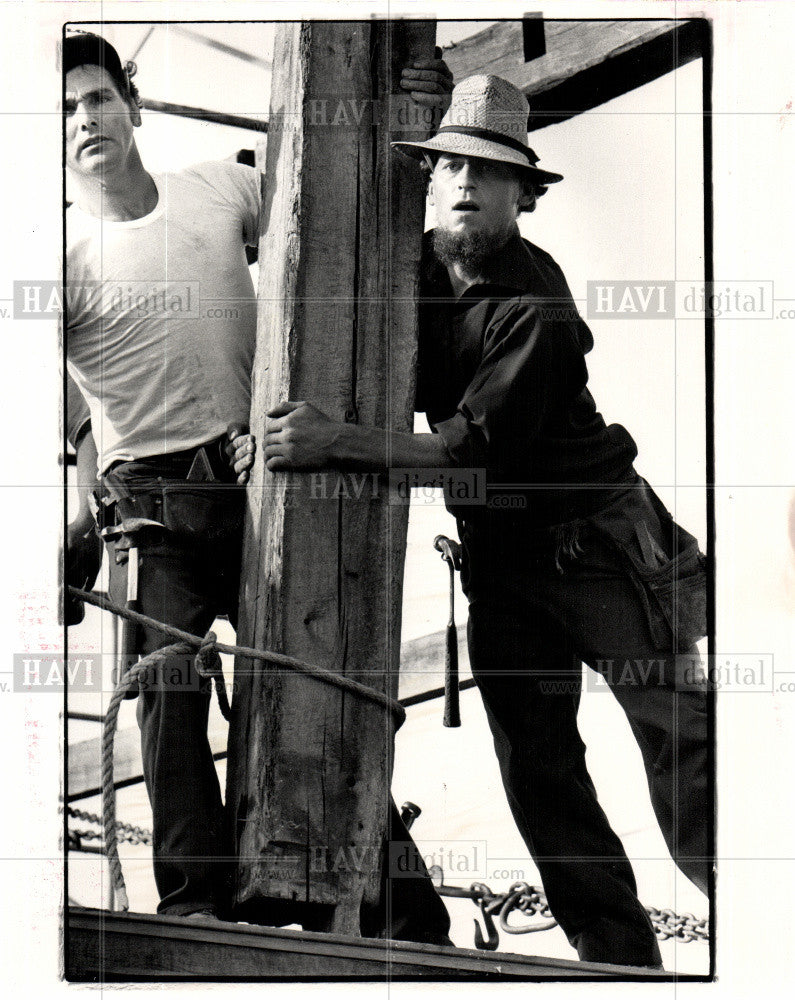 1983 Press Photo Amish construction workers - Historic Images