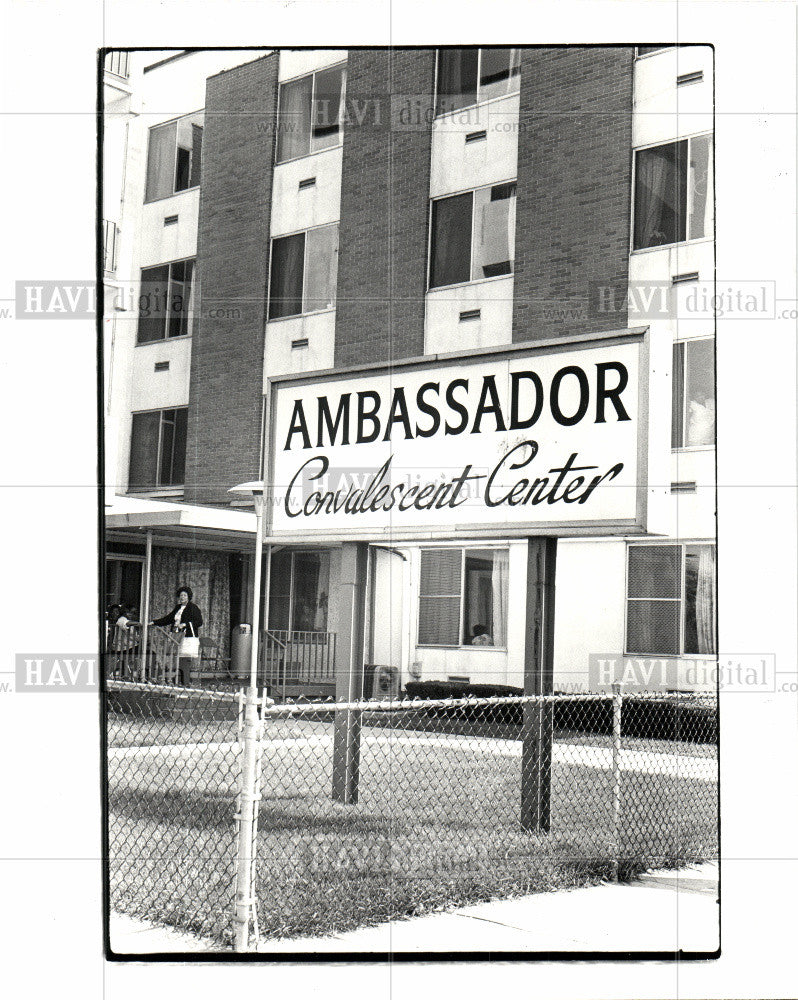 1981 Press Photo Ambassado Convalescent Center - Historic Images