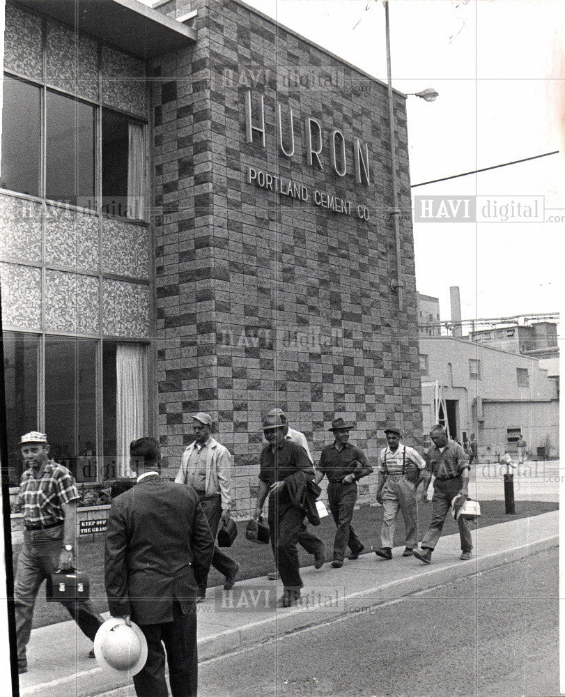 1966 Press Photo Alpena stone works - Historic Images