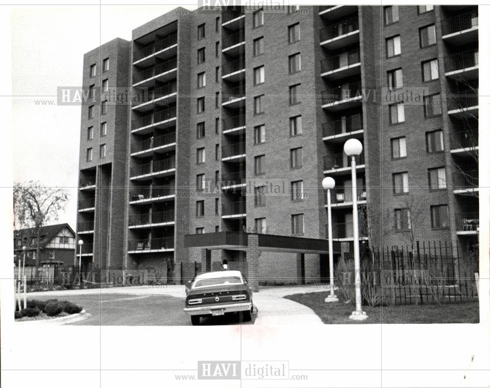 1978 Press Photo Young Manor West Side Apartment Tower - Historic Images