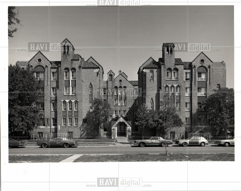 1983 Press Photo HUD Apartments Building Boston - Historic Images