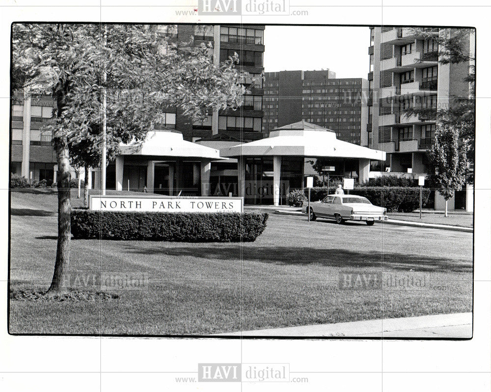 1980 Press Photo THE TWIN NORTH PARK TOWERS OUTHFIELD - Historic Images