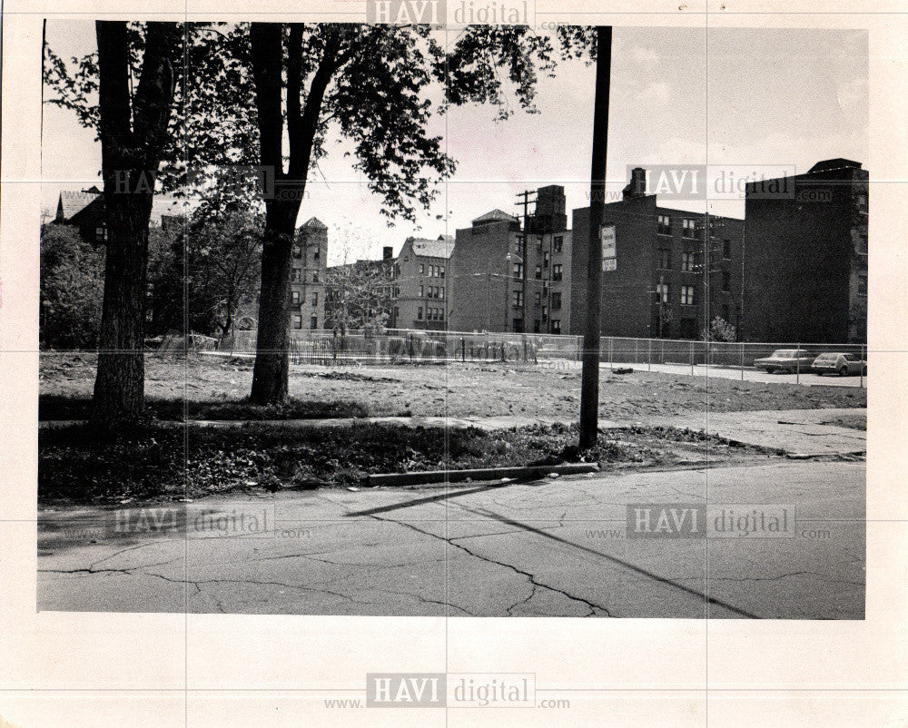 1974 Press Photo Apartment Hibbard Swimming Pool - Historic Images