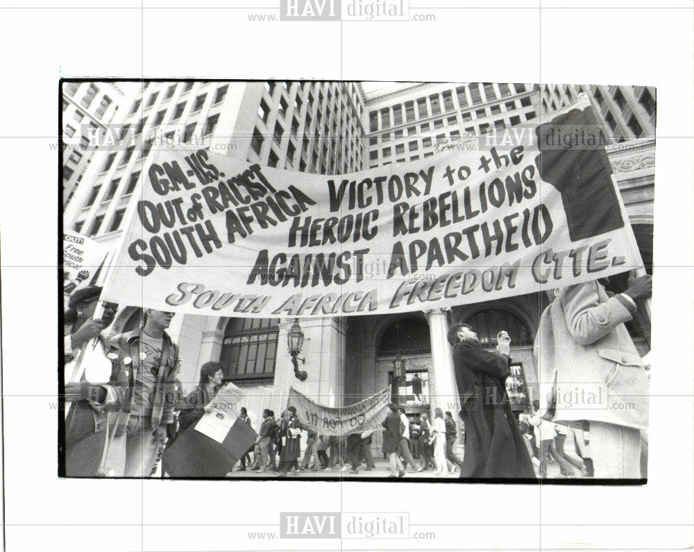 1985 Press Photo GM Apartheid protests - Historic Images