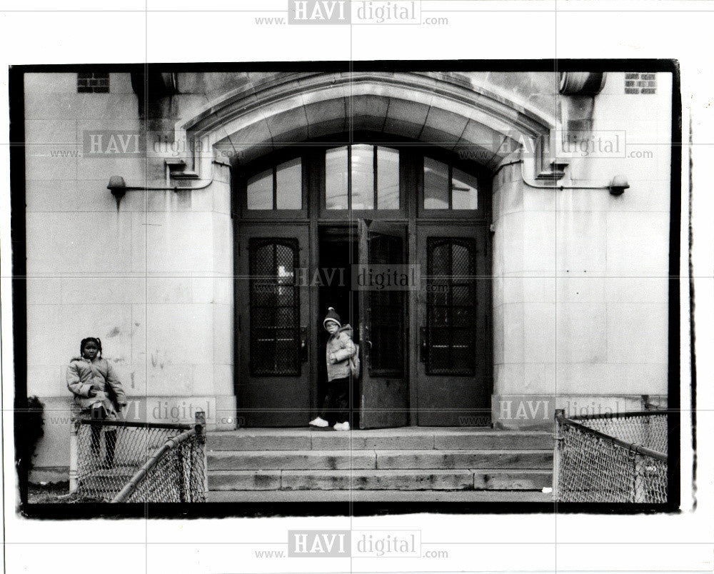 1990 Press Photo Angell Elem School - Historic Images