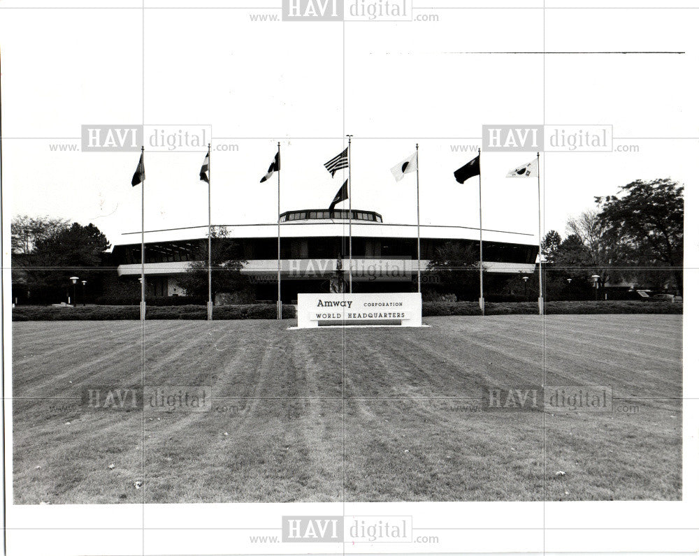 1992 Press Photo Amway Corp Says State No Attraction - Historic Images