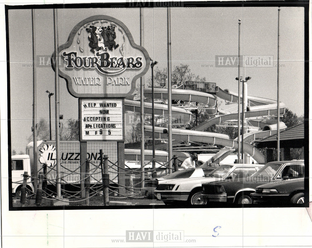 1989 Press Photo Sign at four Bears water park - Historic Images