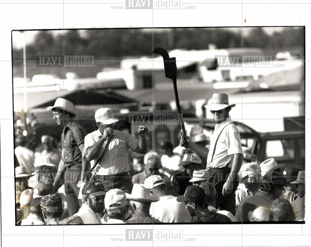 1991 Press Photo auction bid amish auctioneer bidders - Historic Images